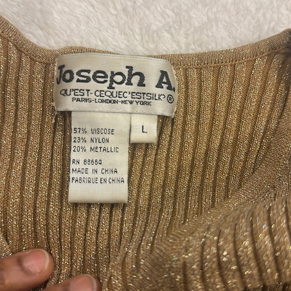 Joseph A Banks Gold V-Neck Women's Sweater in excellent condition - Picture 10 of 11